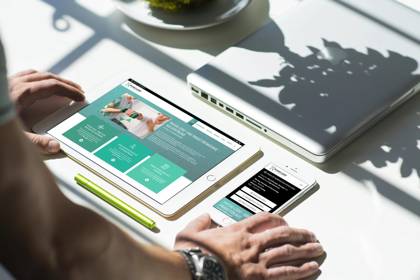 Neue Website von Physio-Lüdo auf Tablet und Smartphone im responsiven Design